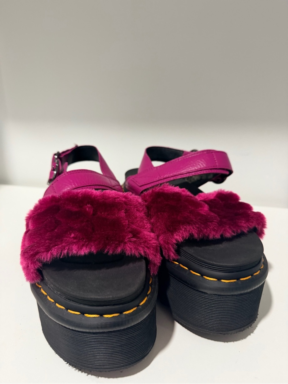 Dr Martens VOSS FLUFFY FAUX FUR PLATFORM SANDALS size 9 - Picture 8 of 10